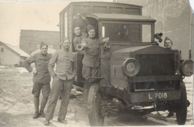 7946g-2. Pa Dammers bij zoeklichtwagen.jpg