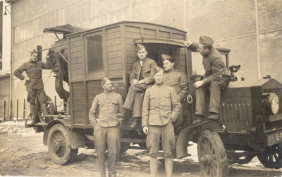 7947g-1. Pa Dammers bij Zoeklichtwagen.jpg