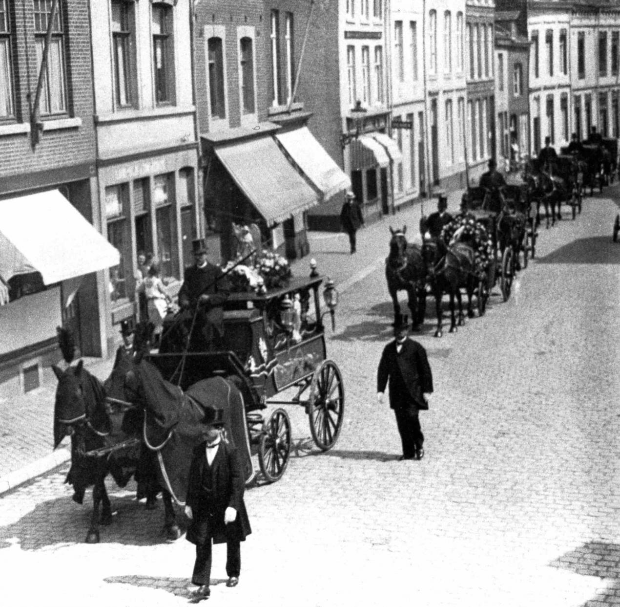 begrafenis Tongersestraat hoek Patersbaan (Arnold Tak nr. 769) in JPG..jpg
