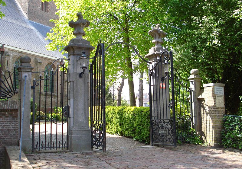 800px-Rotterdam_kerkstraat_hek_kerkhof.jpg