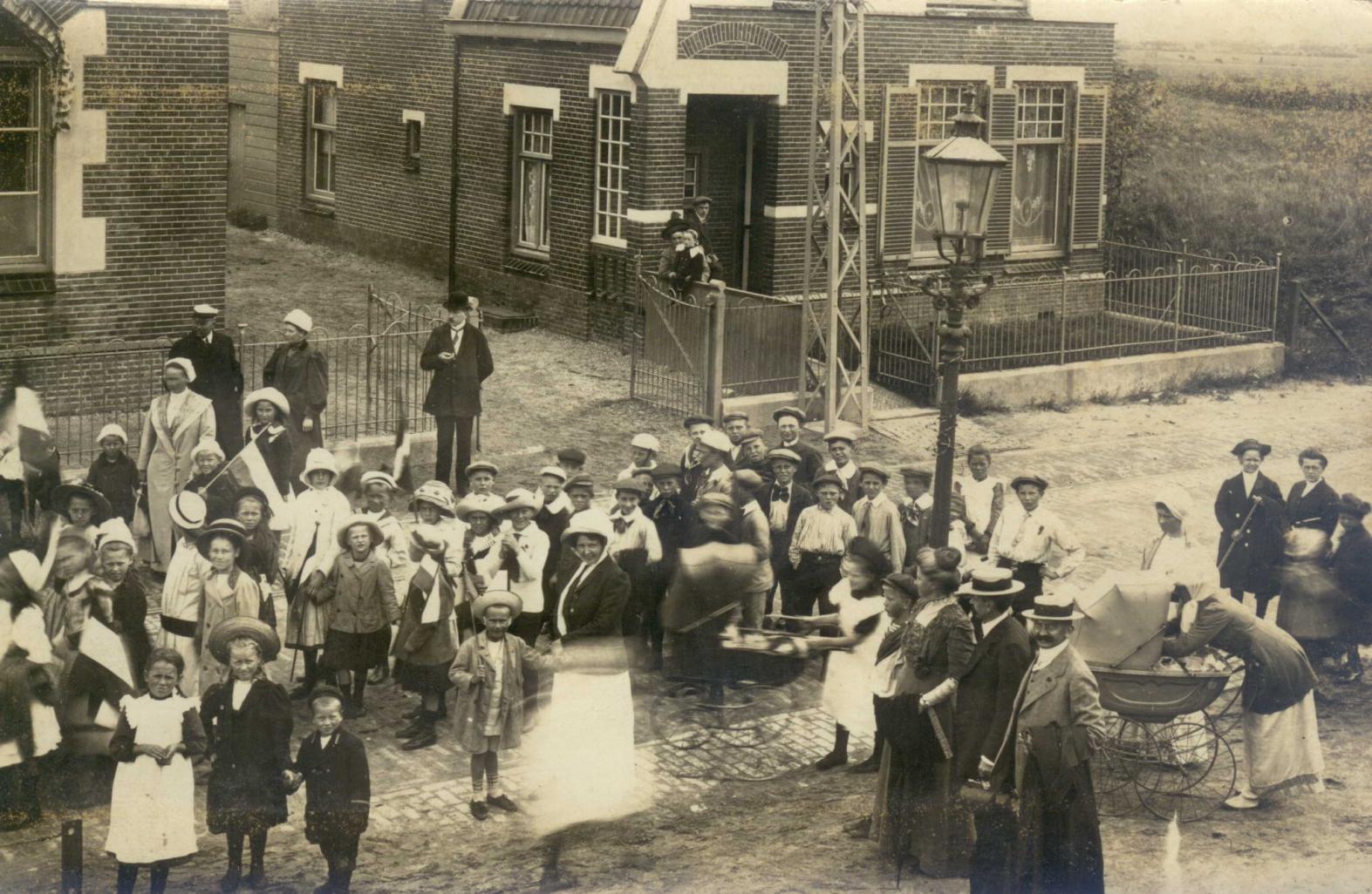 groningen_misschien_fabriek_of_school_met_kinderen.jpg