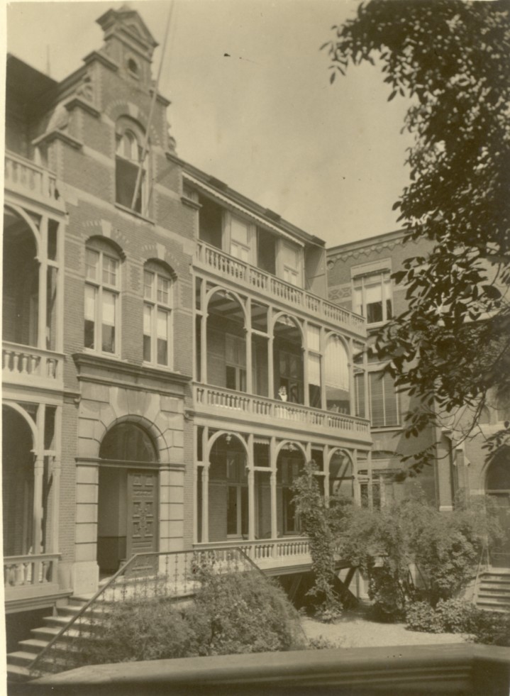 1885.jpg