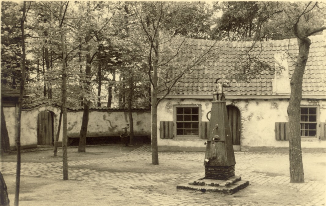 1942.jpg